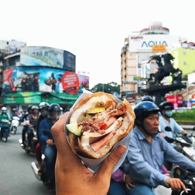 Cewek Ini Kulineran Sambil Keliling Dunia! Yuk Ikuti Keseruannya Lewat 10 Foto Ini