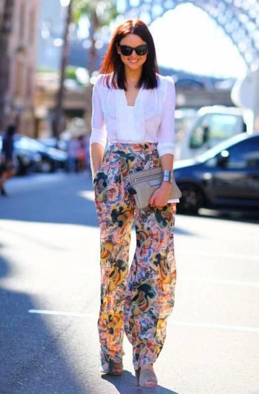 15 Inspirasi Gaya dengan Pattern Pants Ini Buatmu Jadi Modis Seketika. Cakep Bener!