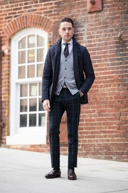 15 Inspirasi Gaya dengan Pattern Pants Ini Buatmu Jadi Modis Seketika. Cakep Bener!