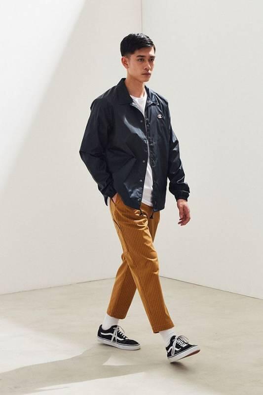 15 Inspirasi Gaya dengan Pattern Pants Ini Buatmu Jadi Modis Seketika. Cakep Bener!