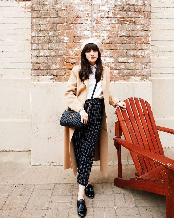 15 Inspirasi Gaya dengan Pattern Pants Ini Buatmu Jadi Modis Seketika. Cakep Bener!