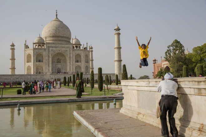 SUDAH BERUBAH WARNA, MULAI LUNTURKAH KECANTIKAN TAJ MAHAL ?