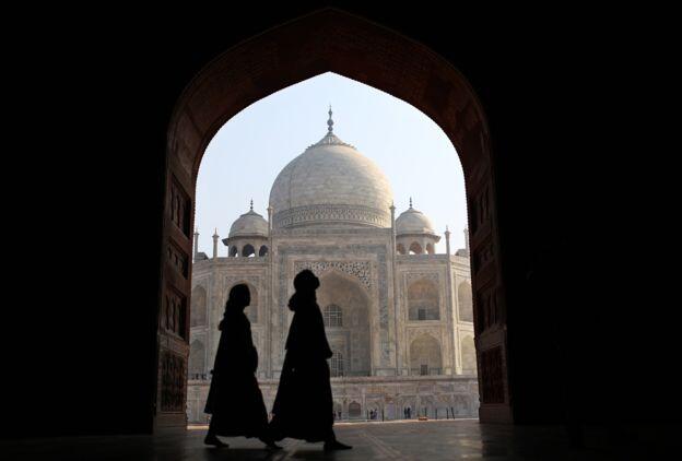 SUDAH BERUBAH WARNA, MULAI LUNTURKAH KECANTIKAN TAJ MAHAL ?