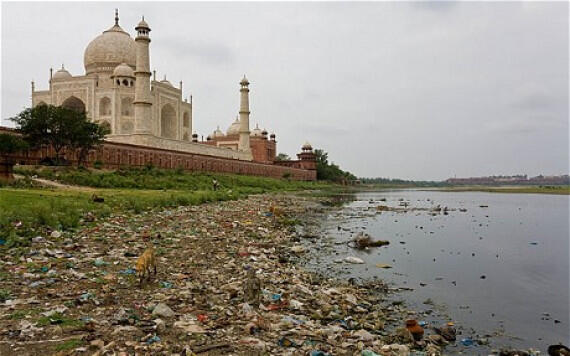 SUDAH BERUBAH WARNA, MULAI LUNTURKAH KECANTIKAN TAJ MAHAL ?