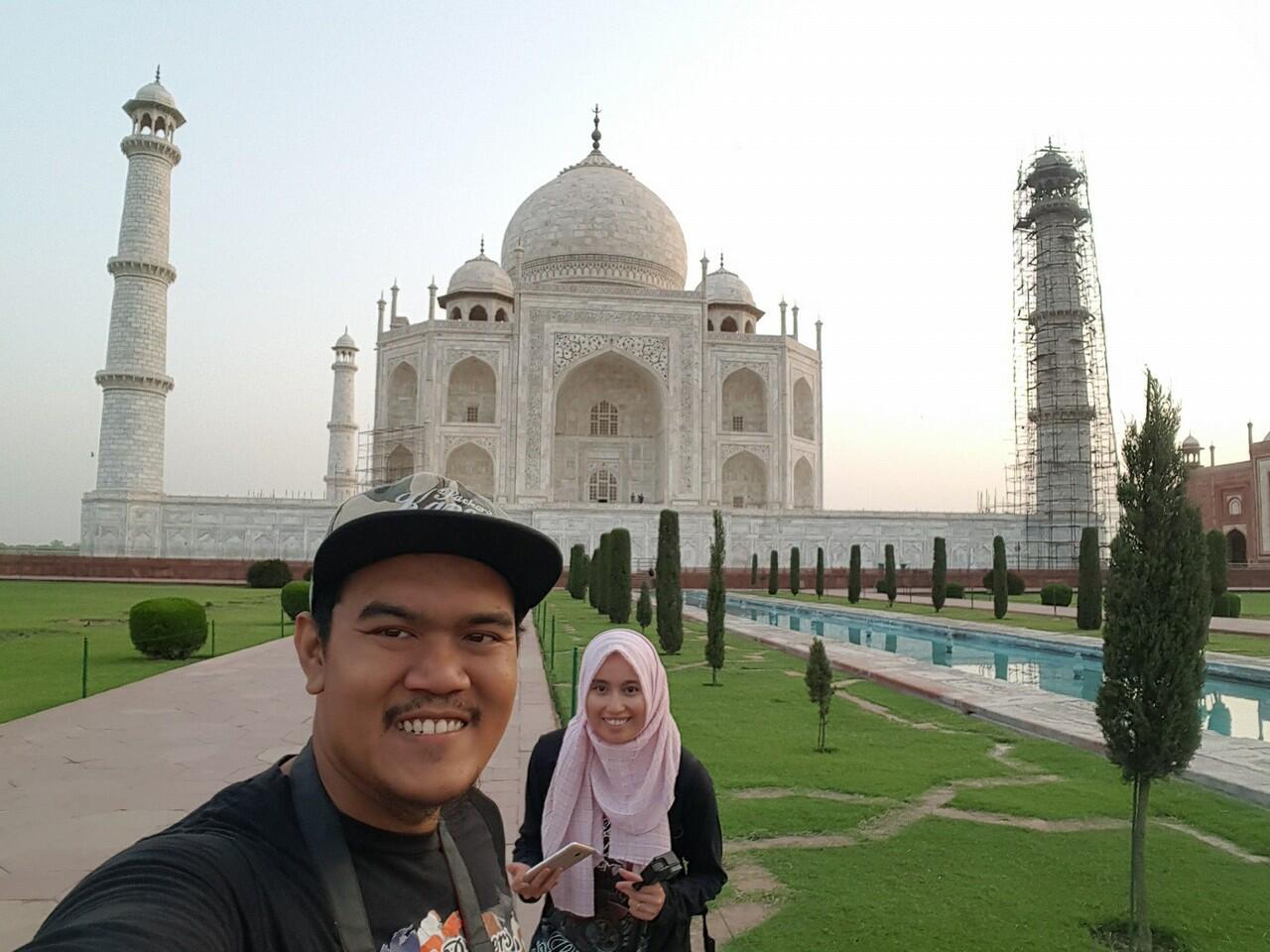 SUDAH BERUBAH WARNA, MULAI LUNTURKAH KECANTIKAN TAJ MAHAL ?