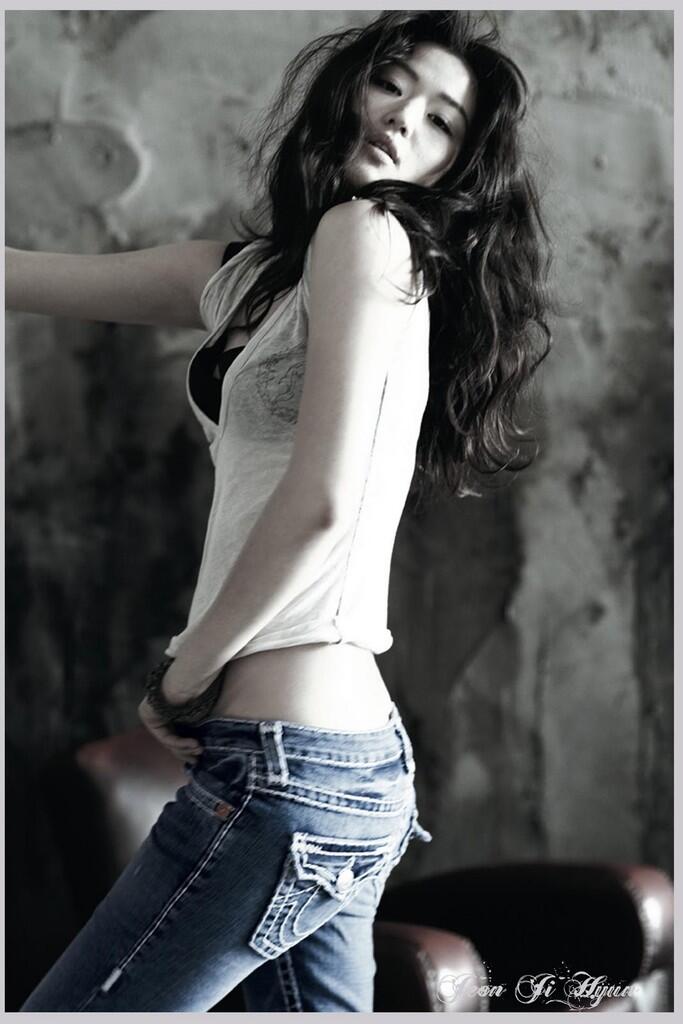 &#91;GATSUONE INFO&#93; Ketika Dewi Elegan Korea Pose Seksi di Majalah, Cocok Nggak ya?