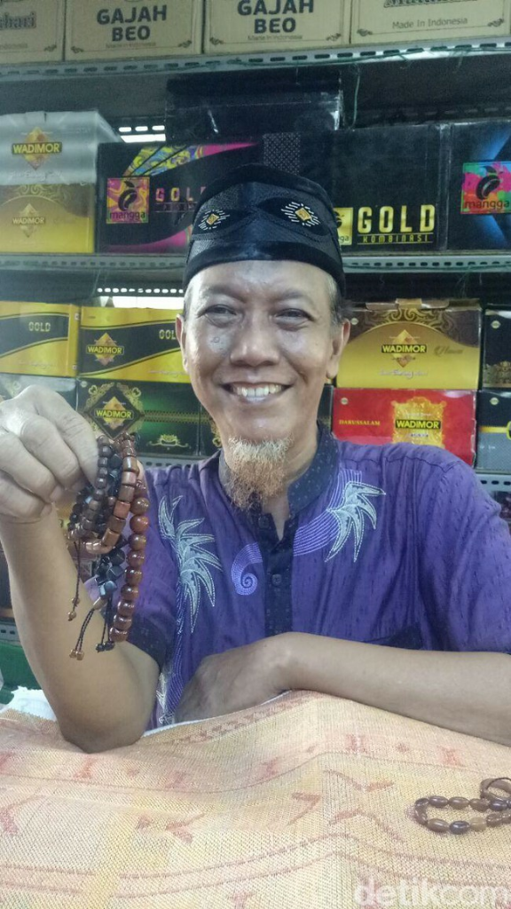 Penampakan Gelang 'Kode' Kokka yang Menjamur di Tanah Abang