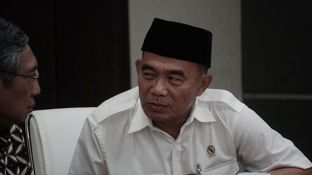 Mendikbud Akan Evaluasi Syarat Kelulusan Karena Nilai UN Turun