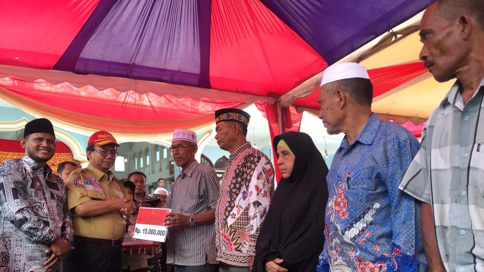 Kemensos RI Beri Santunan pada Korban Ledakan Sumur Minyak di Aceh