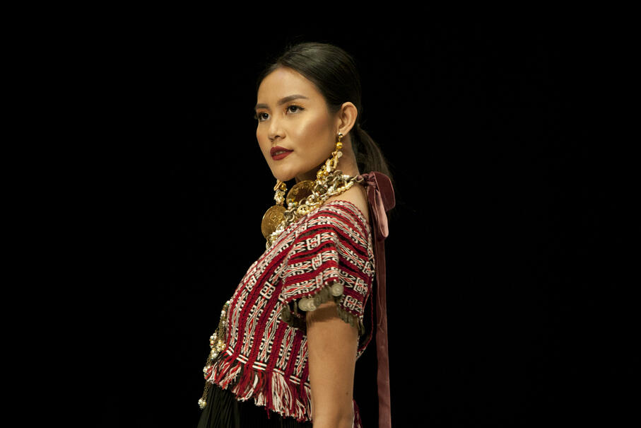 INSPIRATIF !! WANITA DENGAN SATU TANGAN YANG SUKSES MEMPERTAHANKAN KARIER