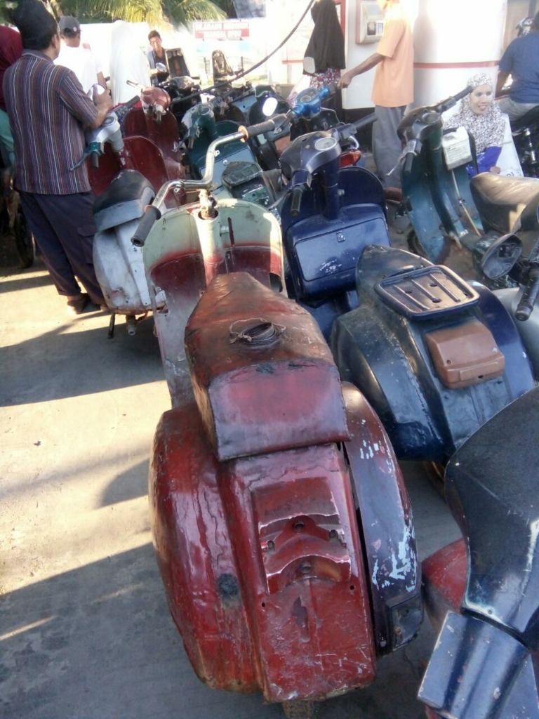 Vespa Antik Pelangsir BBM Kembali Merajalela Di Barabai Kalsel