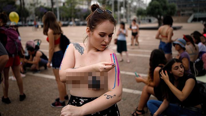 Wanita Israel Gelar Aksi Topless Tandingan deklarasi capres ???