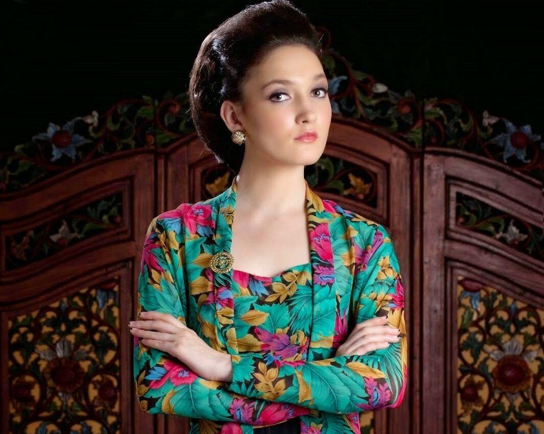 Enak Gak Enaknya Sista Pakai Kebaya Jaman Sekarang