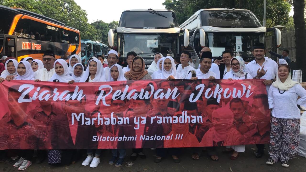 Seribuan Relawan Jokowi Ziarah ke Makam Syekh Maulana Yusuf Banten