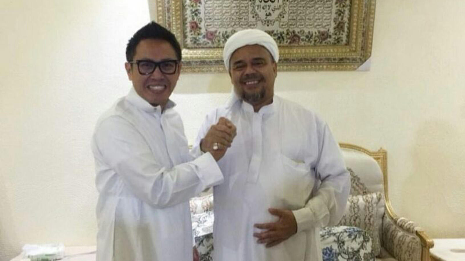 Sambil Makan Dodol, Eko Patrio Bertemu Habib Rizieq