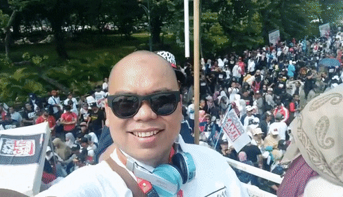 Aksi @NetizenTofa Bawa 11 Kaus di Deklarasi #2019GantiPresiden