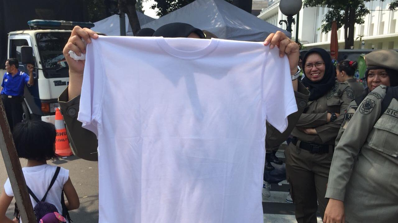Cerita Ustaz Sambo Diminta Lepas Kaus #2019GantiPresiden di CFD