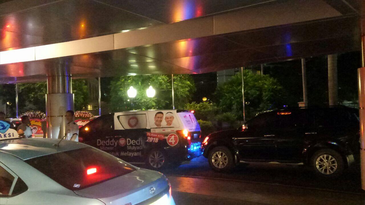 Deddy Mizwar Hadir di Resepsi Cucu Soeharto dengan Mobil Kampanye