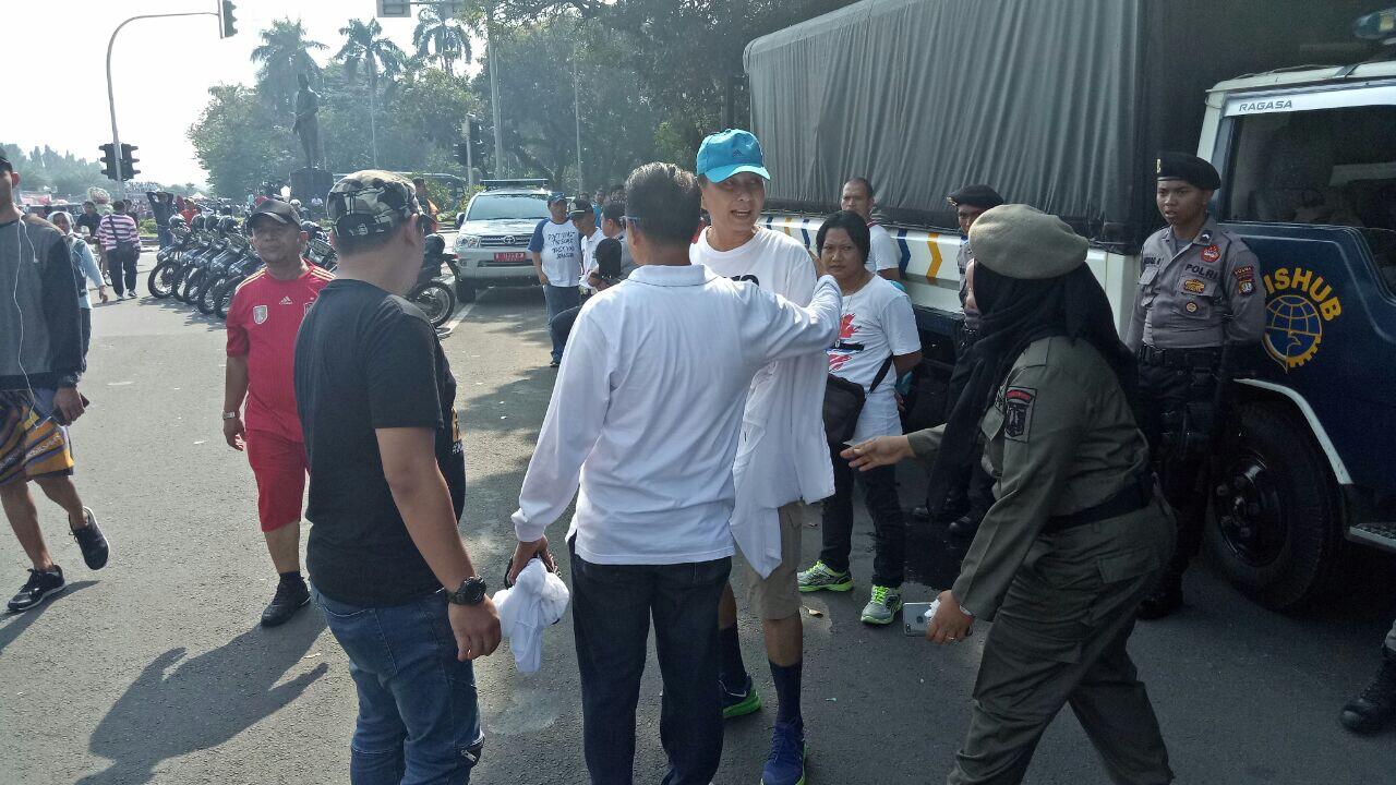 Memakai Kaos #2019GantiPresiden, Pengunjung CFD Diminta Ganti Pakaian