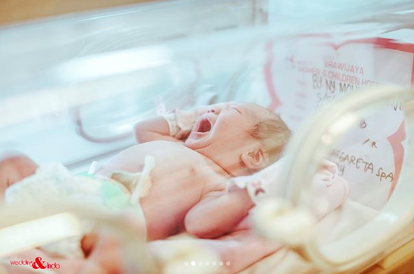 6 Bulan Menikah, Ini 10 Momen Haru Kelahiran Anak Lee Jeong Hoon - Moa