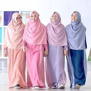 Tampil Cantik Memakai HIjab Menjelang Bulan Ramadhan