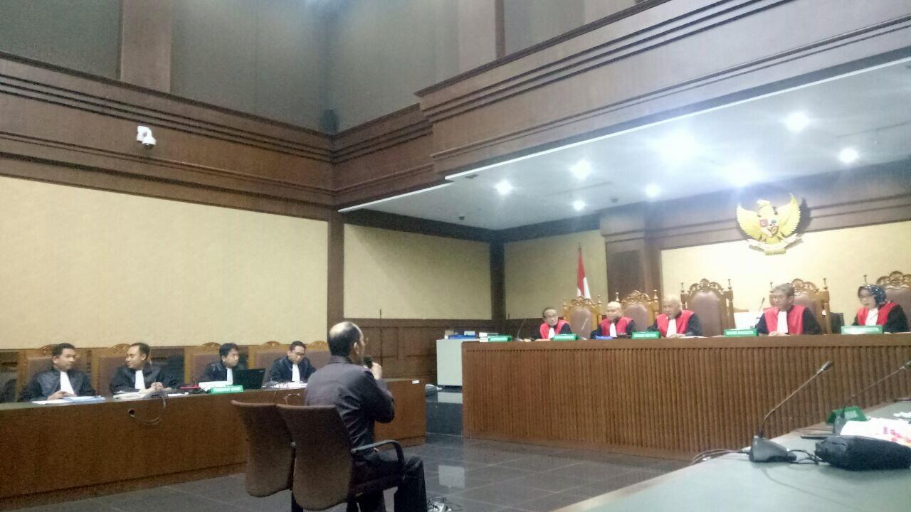 Jaksa KPK Hadirkan Penyidik Sebagai Saksi, Fredrich Protes