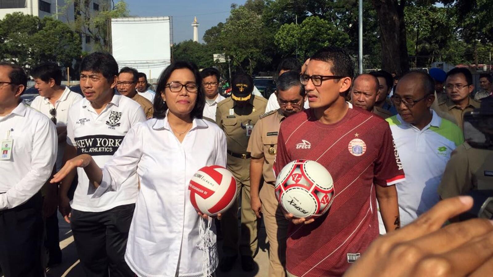 Jajal Lapangan Banteng Sandi Dan Sri Mulyani Main Bola Bersama KASKUS