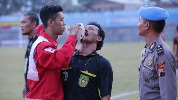 Kisah Pilu Wasit Indonesia Diperlakukan Bak Maling