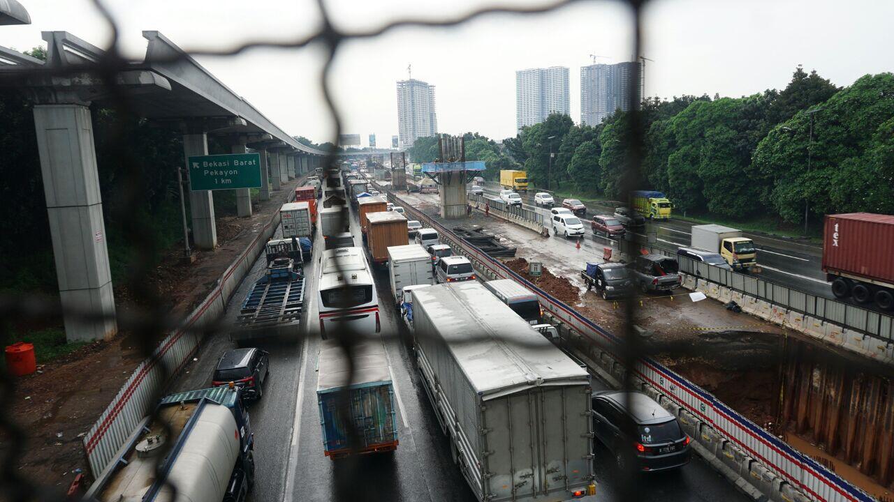 Pengusaha Logistik Skala Kecil Keluhkan Ganjil-Genap di Tol Cikampek