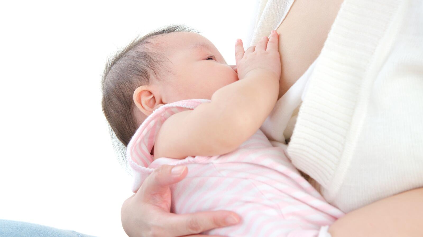Tips Cegah Bayi Tersedak saat Minum ASI