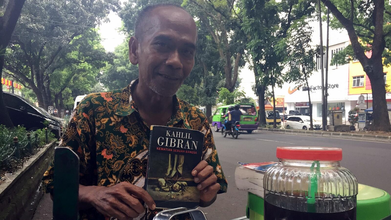 Mr. Nanang, Kahlil Gibran, dan Impian tentang Dunia Sastra