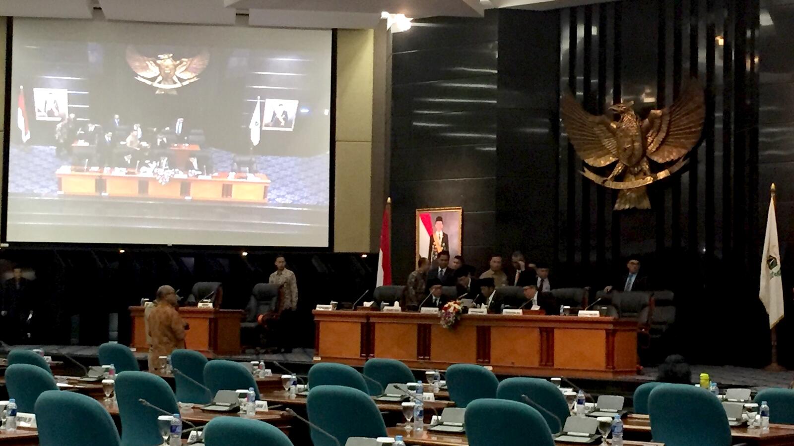 Anies-Sandi Hadiri Rapat Paripurna DPRD DKI Bahas Raperda