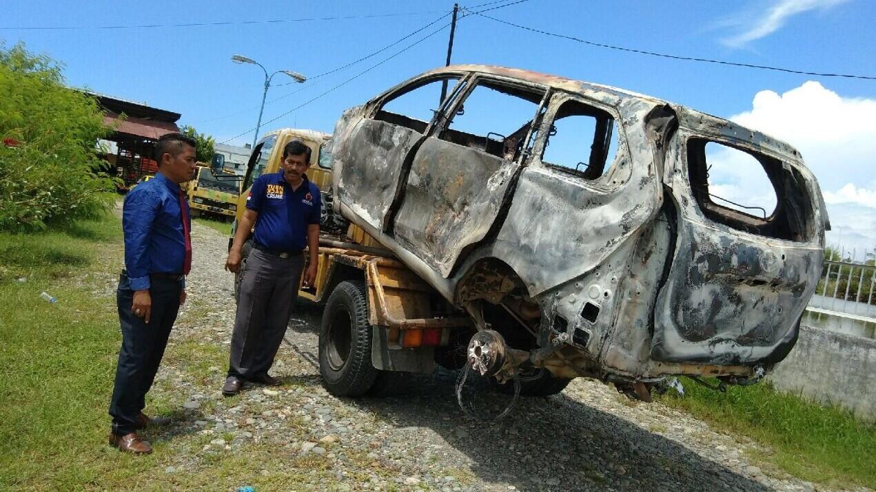 Warga Bakar Mobil Komplotan Pencuri Kotak Amal di Aceh