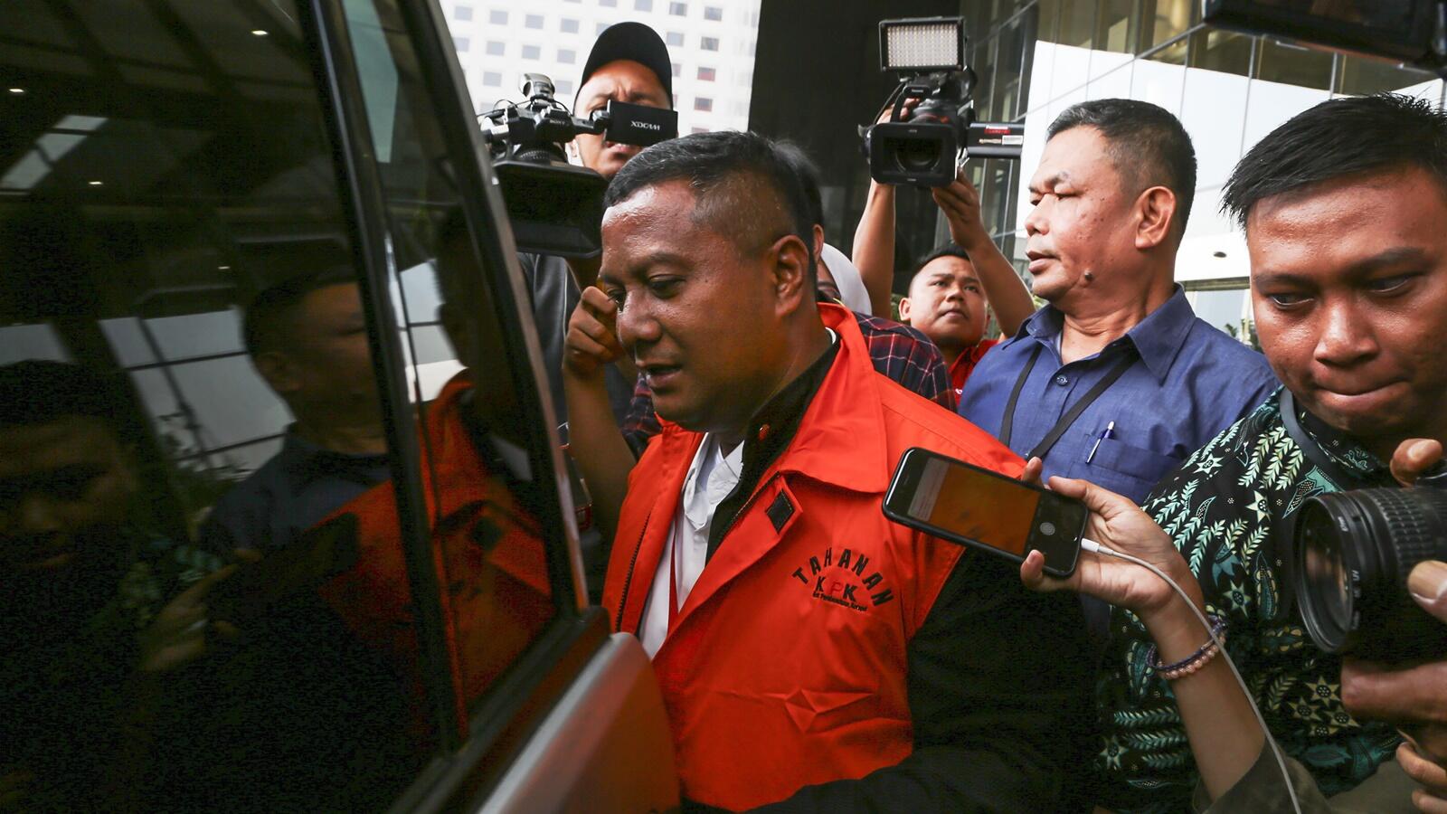 KPK Sita Mobil Mitsubishi Pajero terkait Kasus Bupati Mojokerto