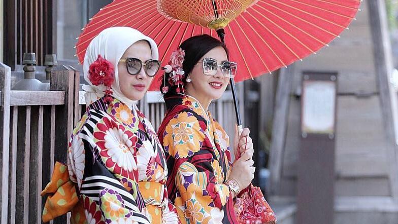 Syahrini Sebut Adiknya 'Artis Ikan Paus'