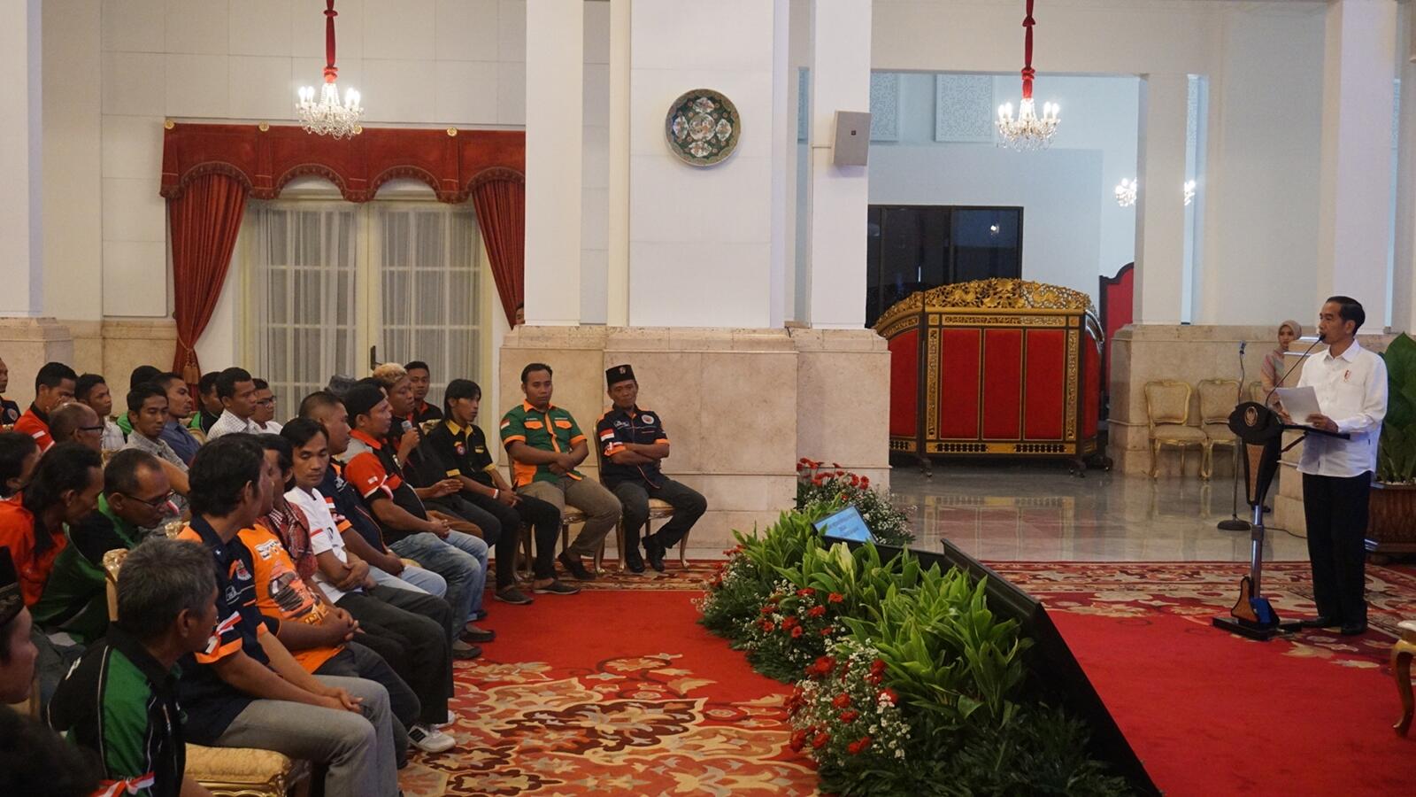 Jokowi Terima Sopir Truk se-Indonesia di Istana Negara