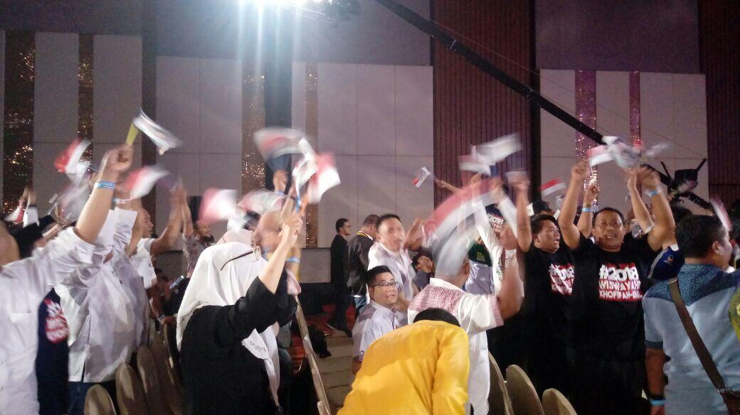 Perang Yel-yel Dua Pendukung di Debat Pilgub Jatim