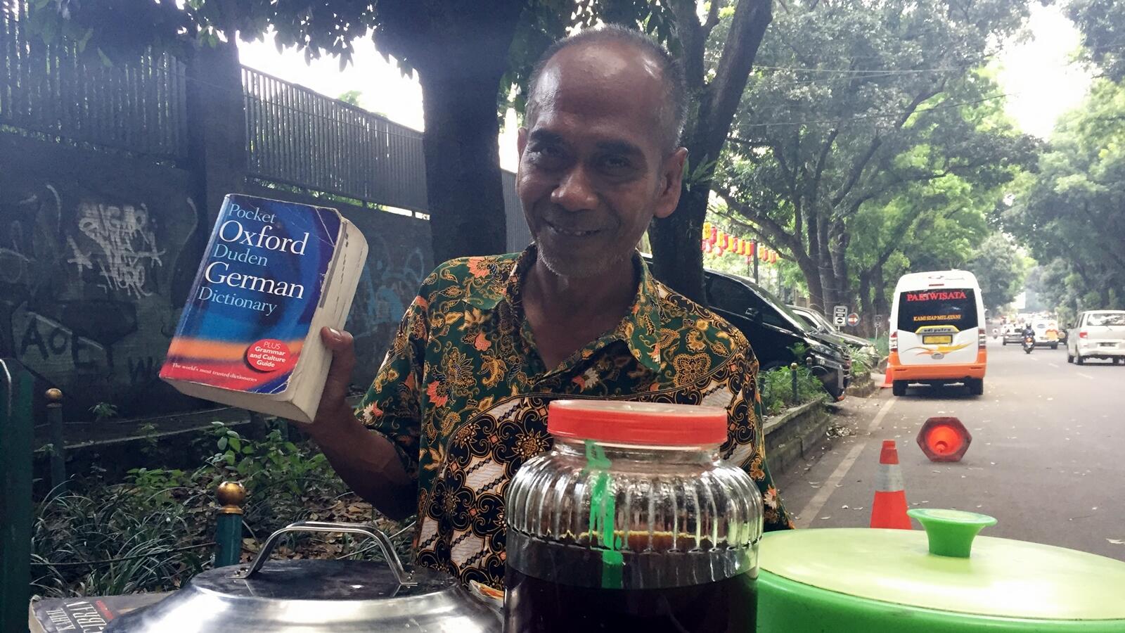 Mr. Nanang, Penjual Es Cincau yang Mahir Bahasa Inggris hingga Jerman