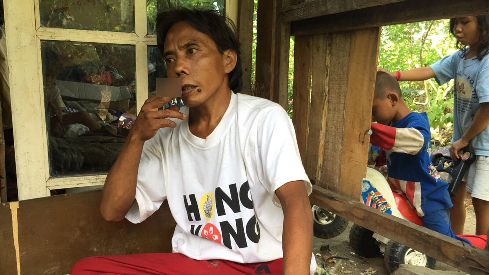 Keluarga Aras, Warga Tangerang yang Hidup Belasan Tahun Tanpa Listrik