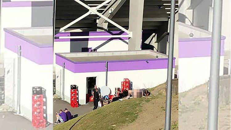 GILA! Pasangan ini &quot;TERCYDUK&quot; lagi berhubungan SEKS di samping STADION?