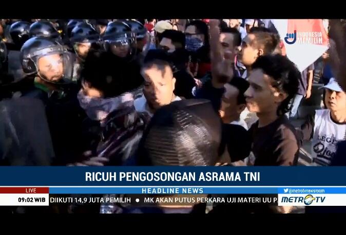 Blokir Jalan Warga Kostrad Ricuh, Warga Terluka