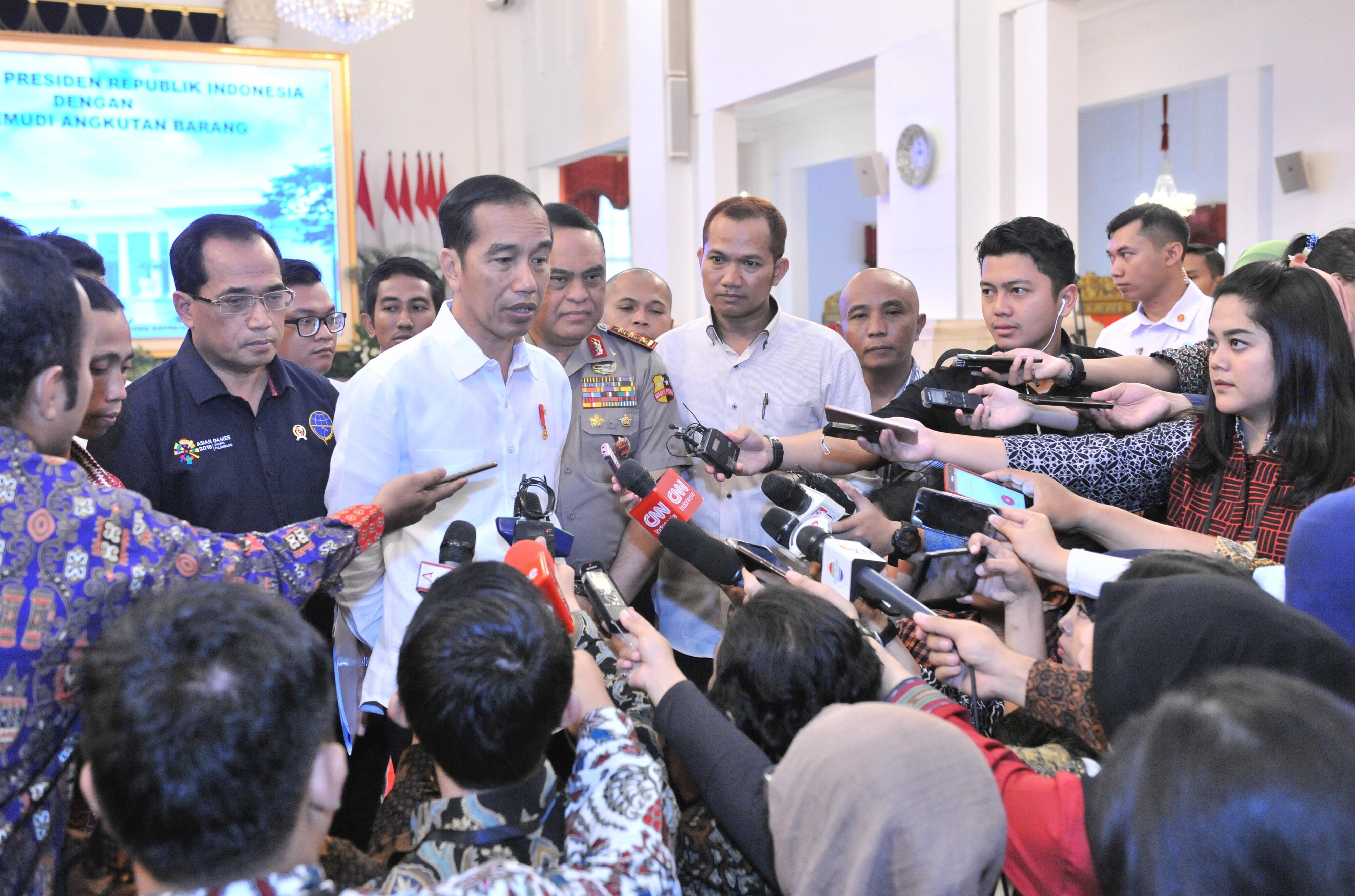Jika Ada Oknum Aparat Terlibat Pungli, Presiden: Sikat Semuanya