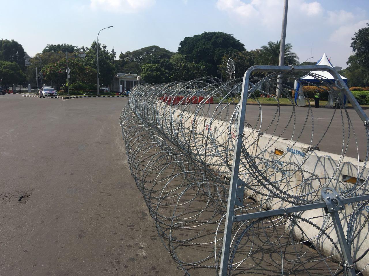 Ribuan Pedagang Sim Card Berunjuk Rasa di Istana Negara