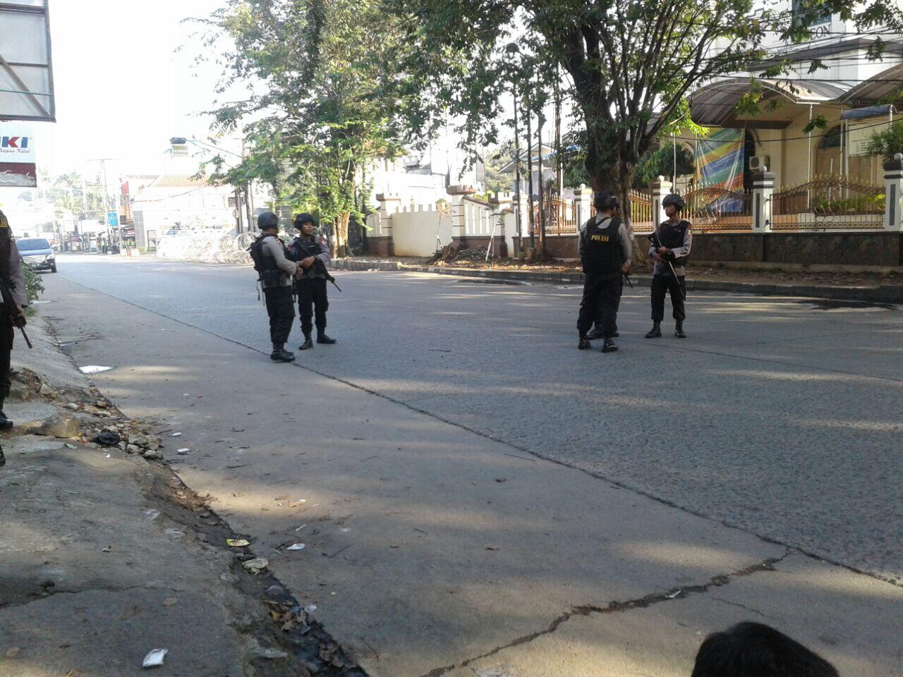 Satu Anggota Brimob Masih Disandera Tahanan Teroris
