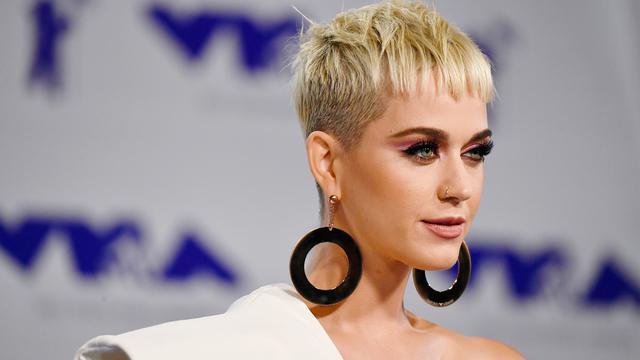 Katy Perry Histeris Melihat Hantu dalam Cermin Ruang Ganti