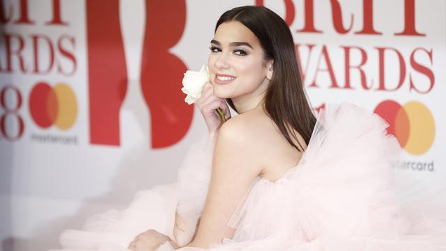 Si Seksi Dua Lipa Janji Memanaskan Duel Real Madrid Vs Liverpool