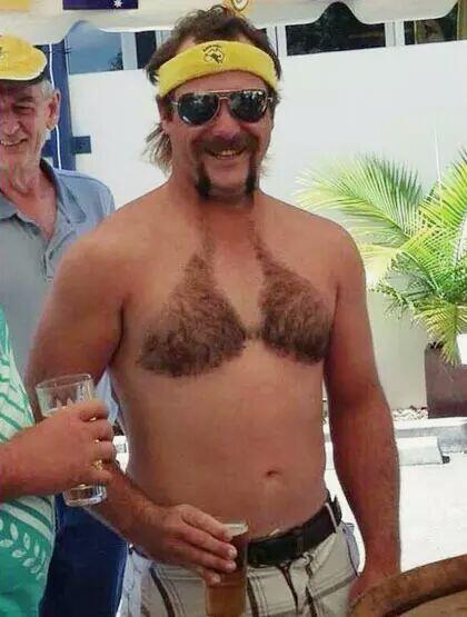 Ngakak.. Desain Bulu Dada Pria Ini Gokil Abiz?? Bikin Cewek Geli