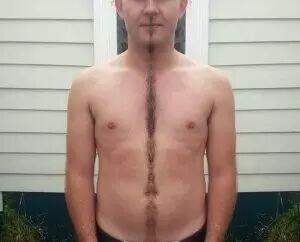 Ngakak.. Desain Bulu Dada Pria Ini Gokil Abiz?? Bikin Cewek Geli