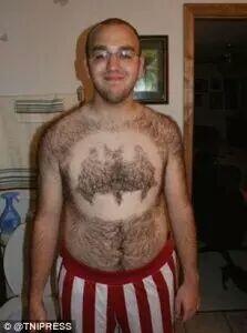 Ngakak.. Desain Bulu Dada Pria Ini Gokil Abiz?? Bikin Cewek Geli