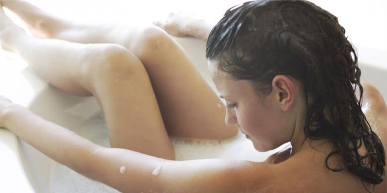 7 Kebiasaan Mandi Yang Bisa Merugikan Kesehatan